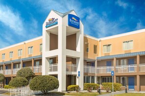 Exterior - Baymont by Wyndham Savannah Midtown (Savannah)