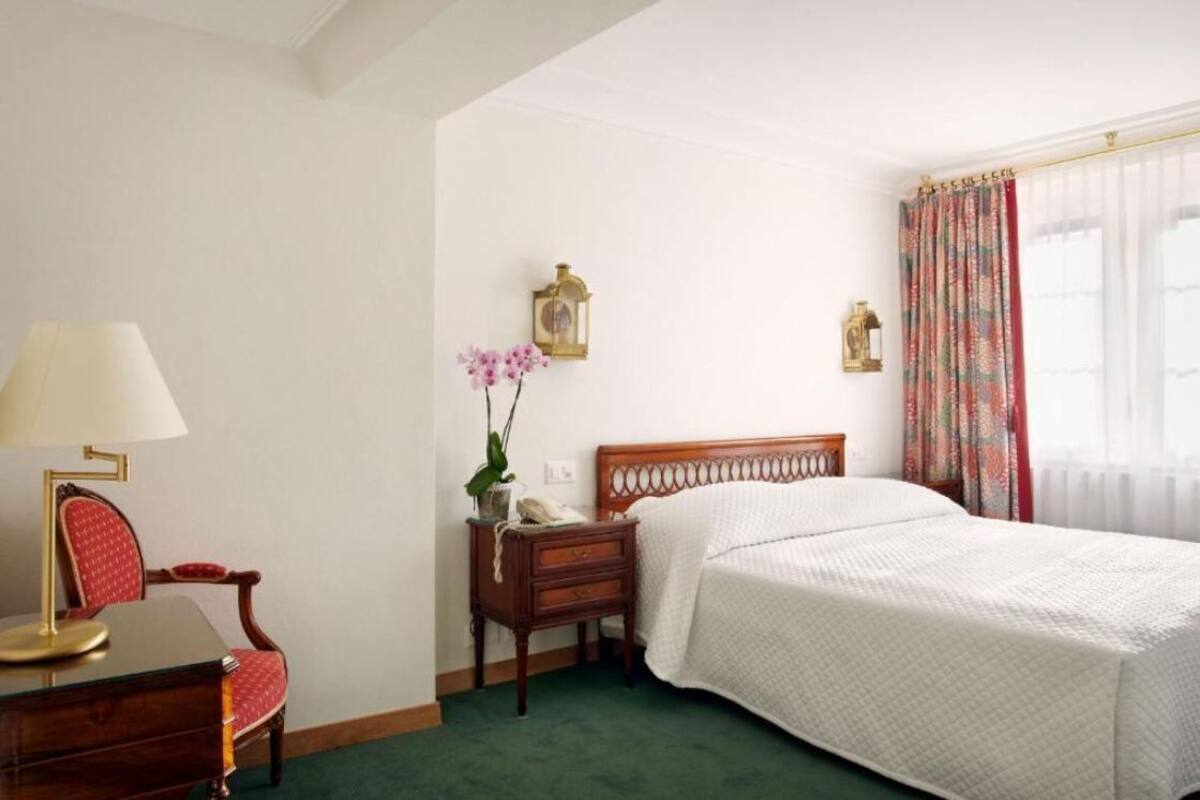Hypo-allergenic bedding, down duvets, minibar, in-room safe