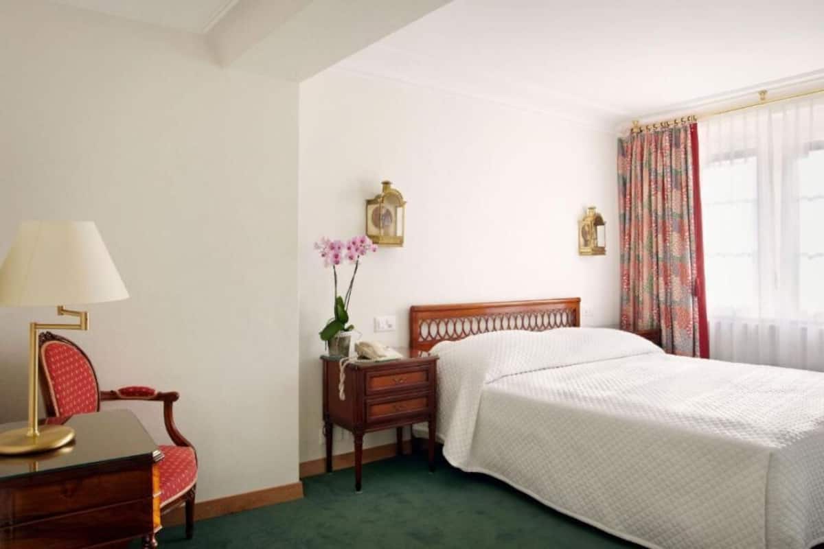 Hypo-allergenic bedding, down duvets, minibar, in-room safe