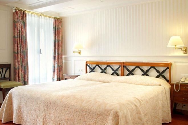 Ropa de cama hipoalergénica, cubrecamas y minibar 