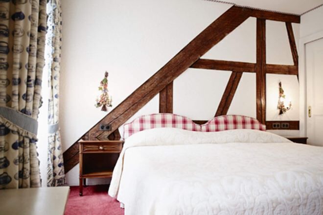 Ropa de cama hipoalergénica, cubrecamas y minibar 