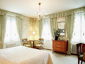 Habitación doble superior | Ropa de cama hipoalergénica, edredón y minibar 