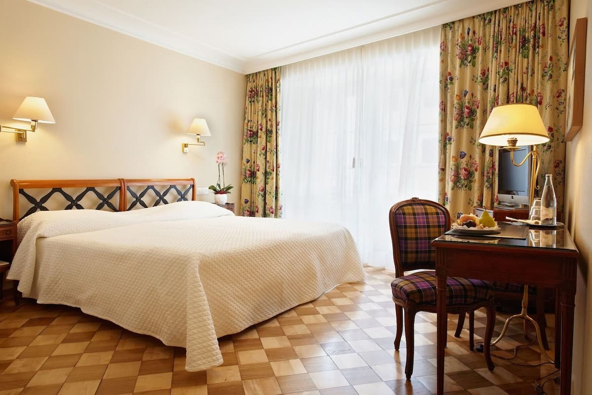 Hypo-allergenic bedding, down duvets, minibar, in-room safe