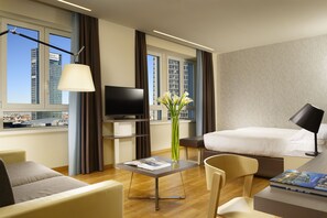 Hypo-allergenic bedding, down comforters, minibar, in-room safe - UNA Hotels Century Milano (Milan)