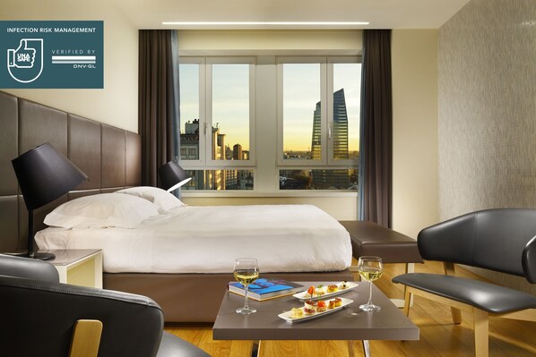 Hypo-allergenic bedding, down comforters, minibar, in-room safe