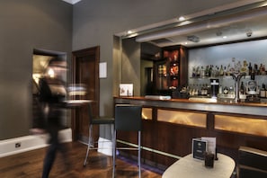 Bar (on property) - Dean Court Hotel (York)