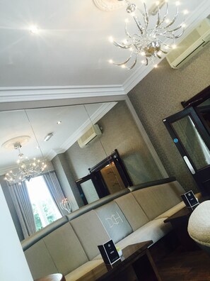 Lounge - Dean Court Hotel (York)
