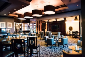 Serves dinner and happy hour