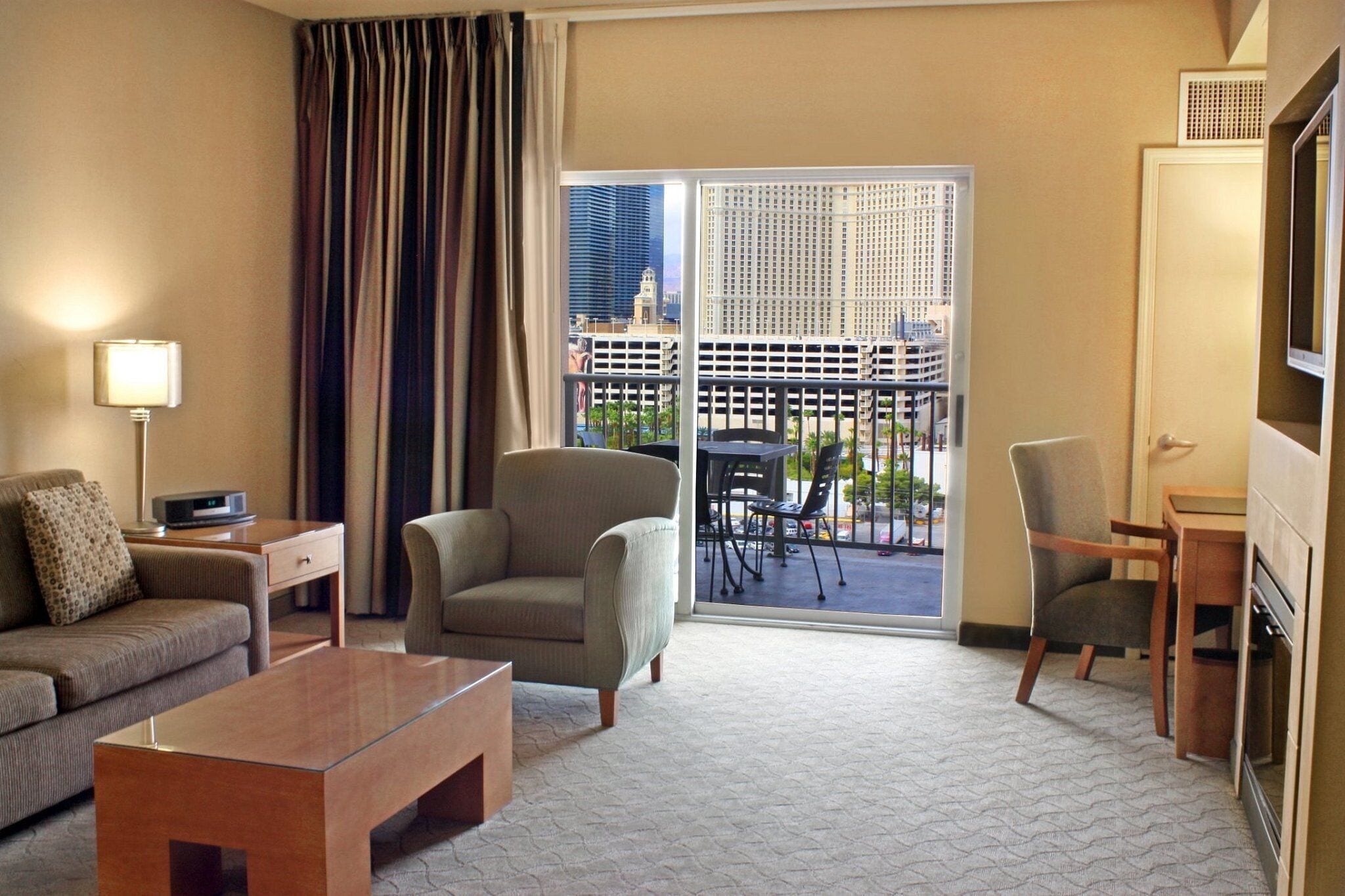 premium bedding, pillow-top beds, in-room safe, desk