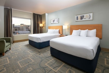 1 bedroom, premium bedding, pillowtop beds, in-room safe at The Platinum Hotel