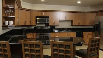 Marquise Suite Strip View | Private kitchen