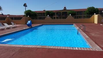 Alberca al aire libre por temporada