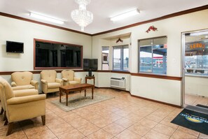 Lobby - Days Inn by Wyndham Van Horn TX (Van Horn)