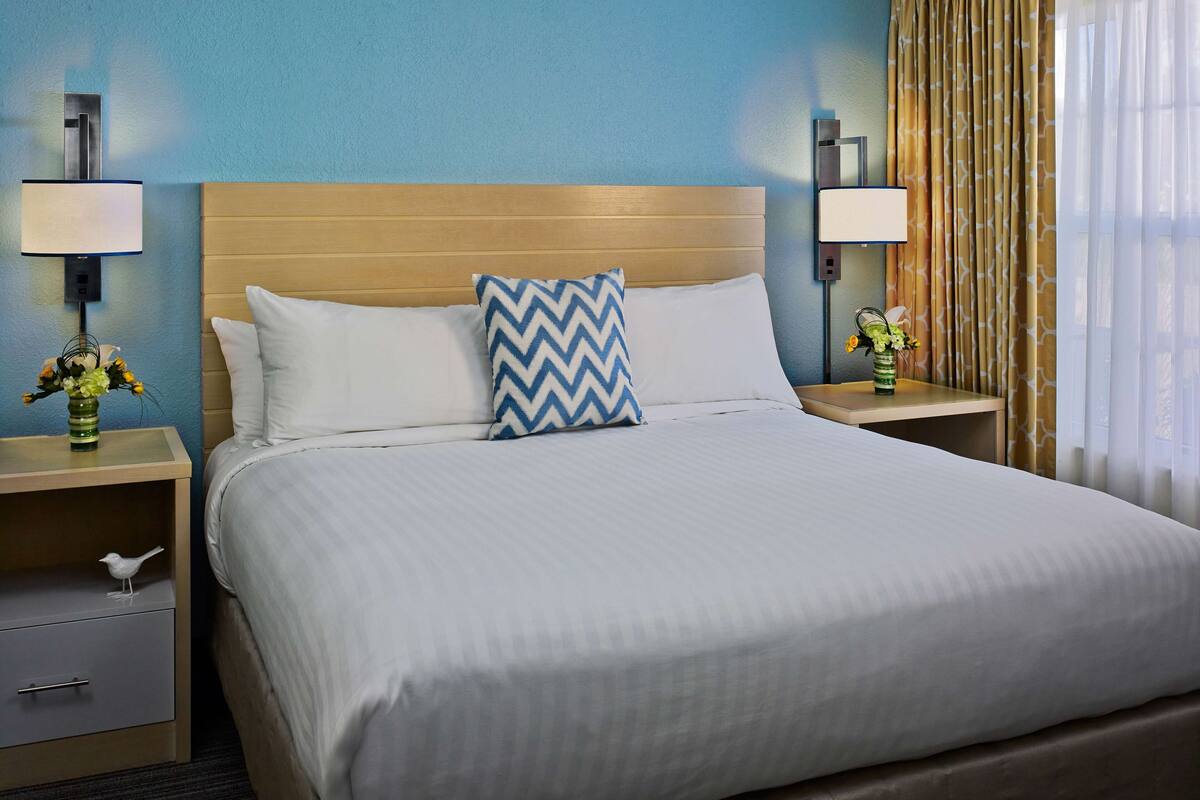 1 bedroom, Egyptian cotton sheets, premium bedding, in-room safe