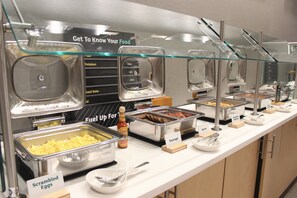 Se ofrece un desayuno bufé todos los días (por un coste adicional)