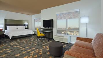 Suite, 1 chambre | Bureau, rideaux occultants, fer et planche à repasser