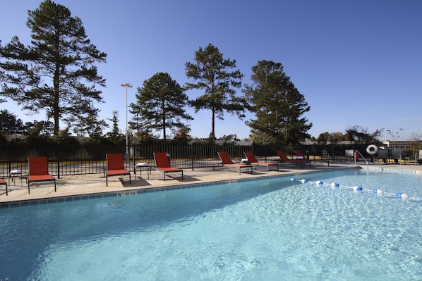 Outdoor pool, open 9:00 AM to 10:00 PM, pool loungers