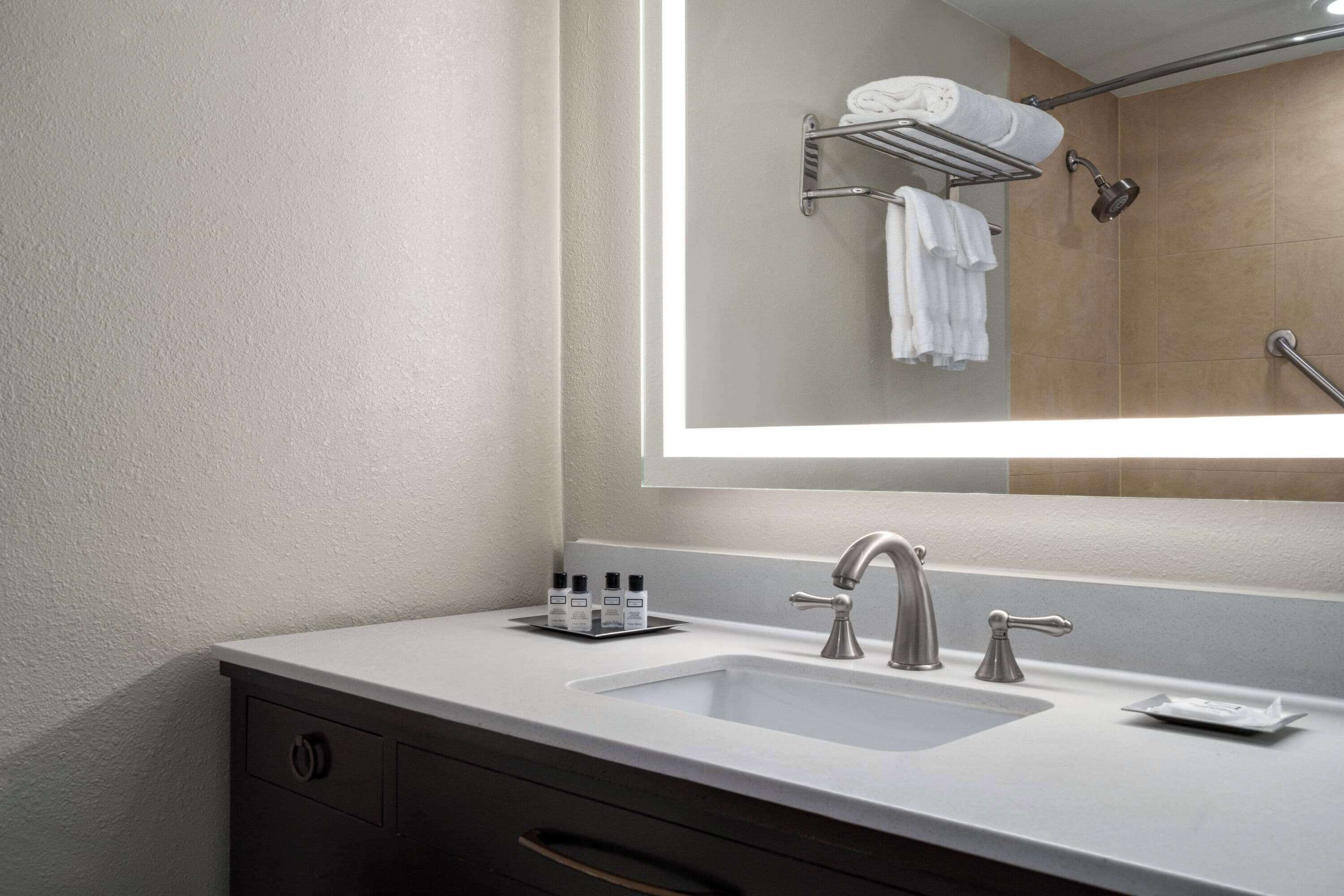 combined shower/bathtub, deep-soaking bathtub, free toiletries