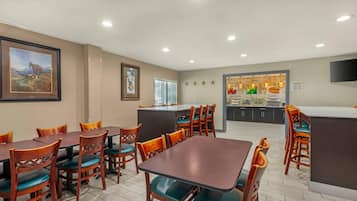 Free daily continental breakfast