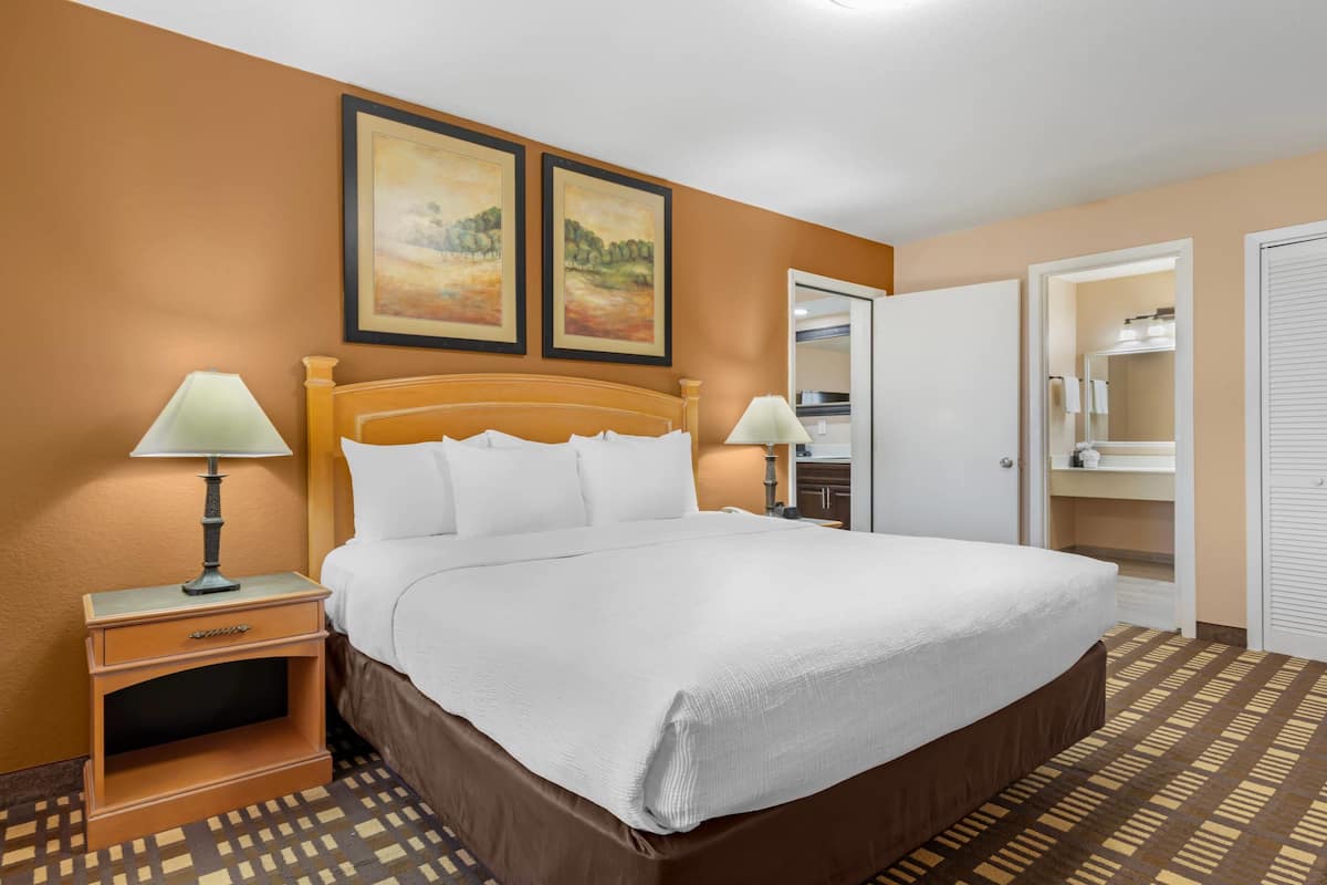 Suite, 1 King Bed, Non Smoking