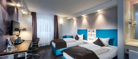 Roupas de cama antialérgicas, cofres nos quartos, escrivaninha