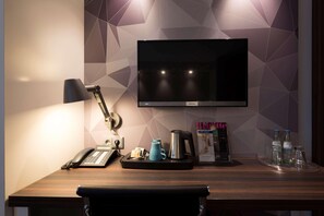 Hypo-allergenic bedding, in-room safe, desk, laptop workspace