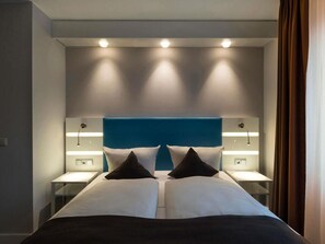 Hypo-allergenic bedding, in-room safe, desk, laptop workspace - ibis Styles Cologne Airport Troisdorf (Troisdorf)