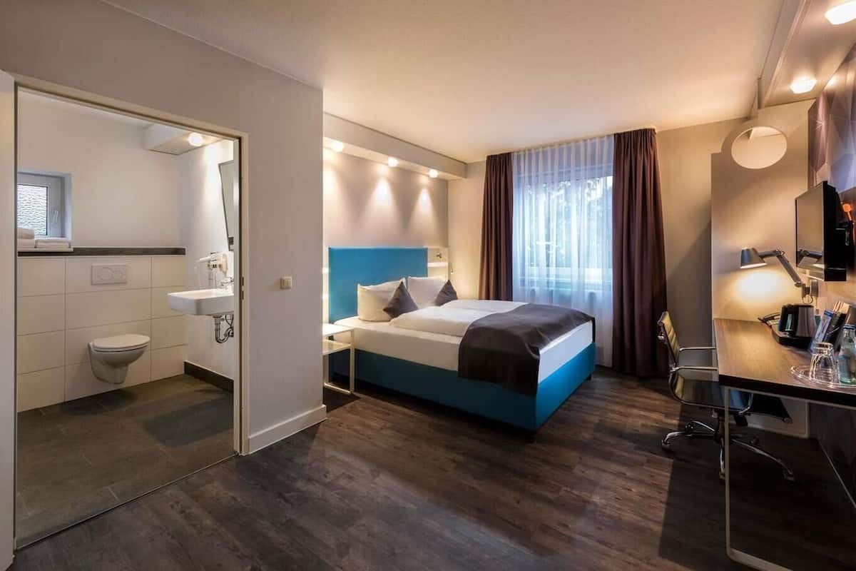 Standard Room, 1 Double Bed, Accessible | Hypo-allergenic bedding, in-room safe, desk, laptop workspace