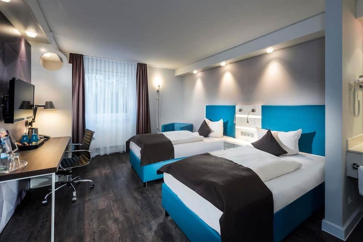 Standard Room, 2 Twin Beds | Hypo-allergenic bedding, in-room safe, desk, laptop workspace