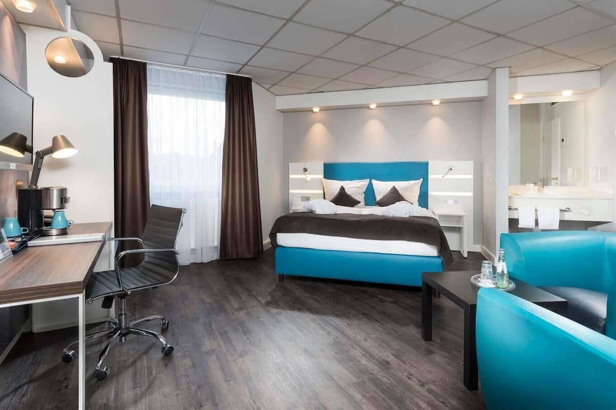 Superior Room, 1 Double Bed | Hypo-allergenic bedding, in-room safe, desk, laptop workspace