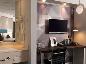 Superior Room, 1 Double Bed | Hypo-allergenic bedding, in-room safe, desk, laptop workspace - ibis Styles Cologne Airport Troisdorf (Troisdorf)