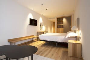 1 bedroom, blackout drapes, soundproofing, free cribs/infant beds