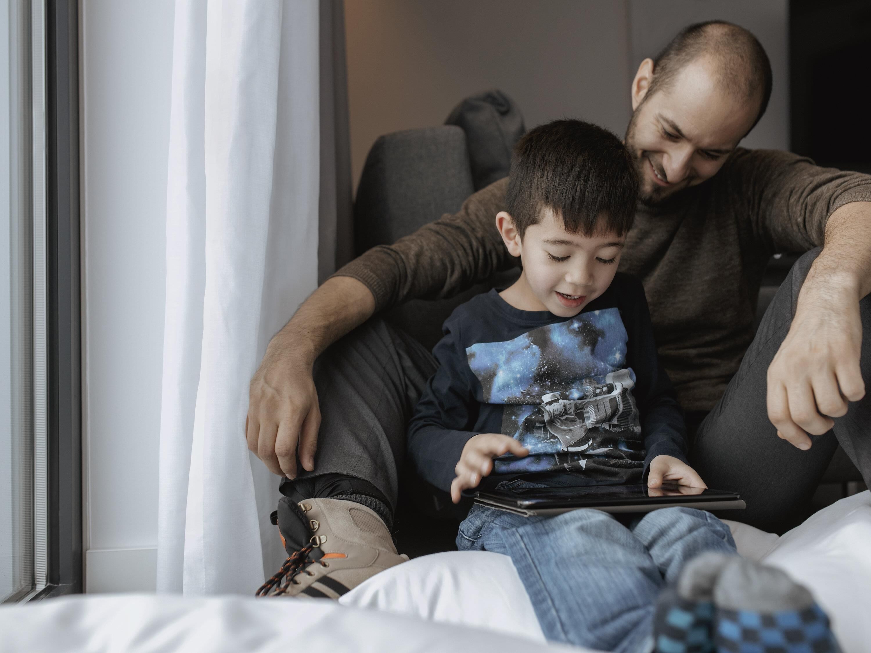 hypo-allergenic bedding, in-room safe, desk, laptop workspace