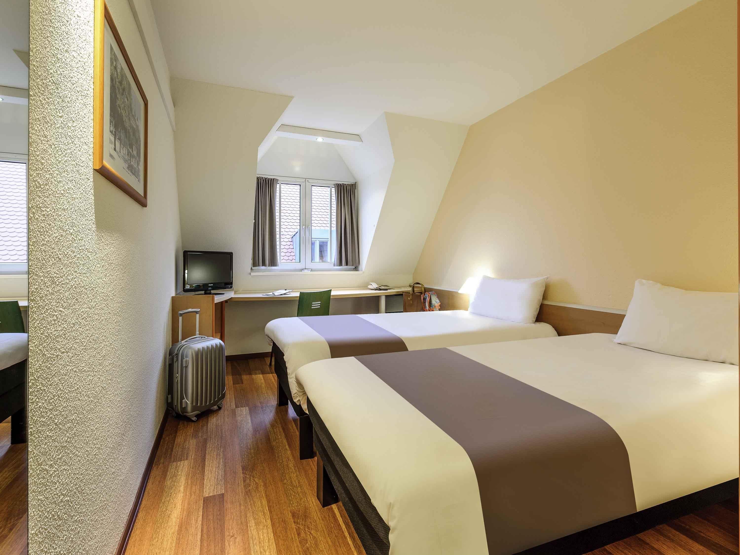 Chambre Standard, 2 lits une place | Literie hypoallergénique, coffres-forts dans les chambres, bureau