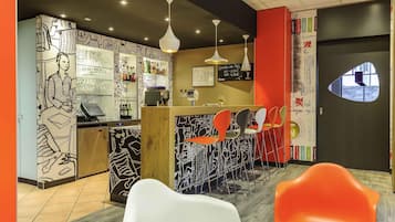 Bar (trong khuôn viên)