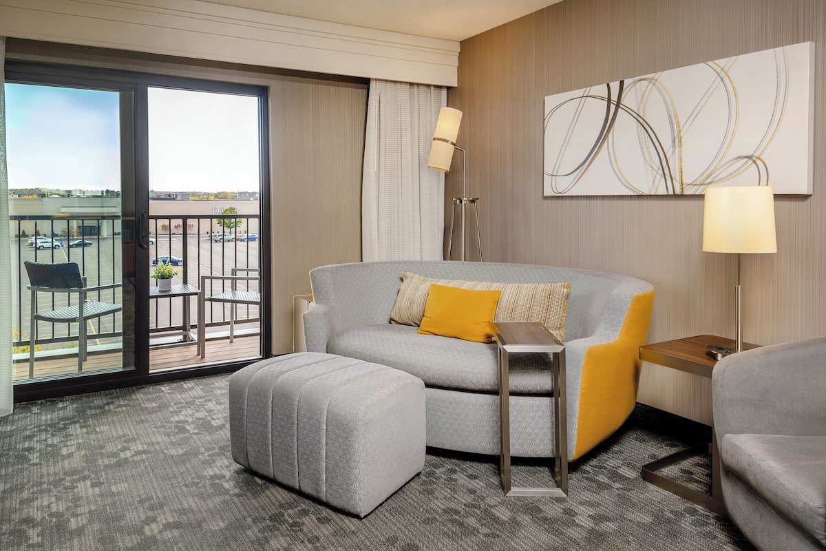 Suite, 1 Bedroom, Courtyard View