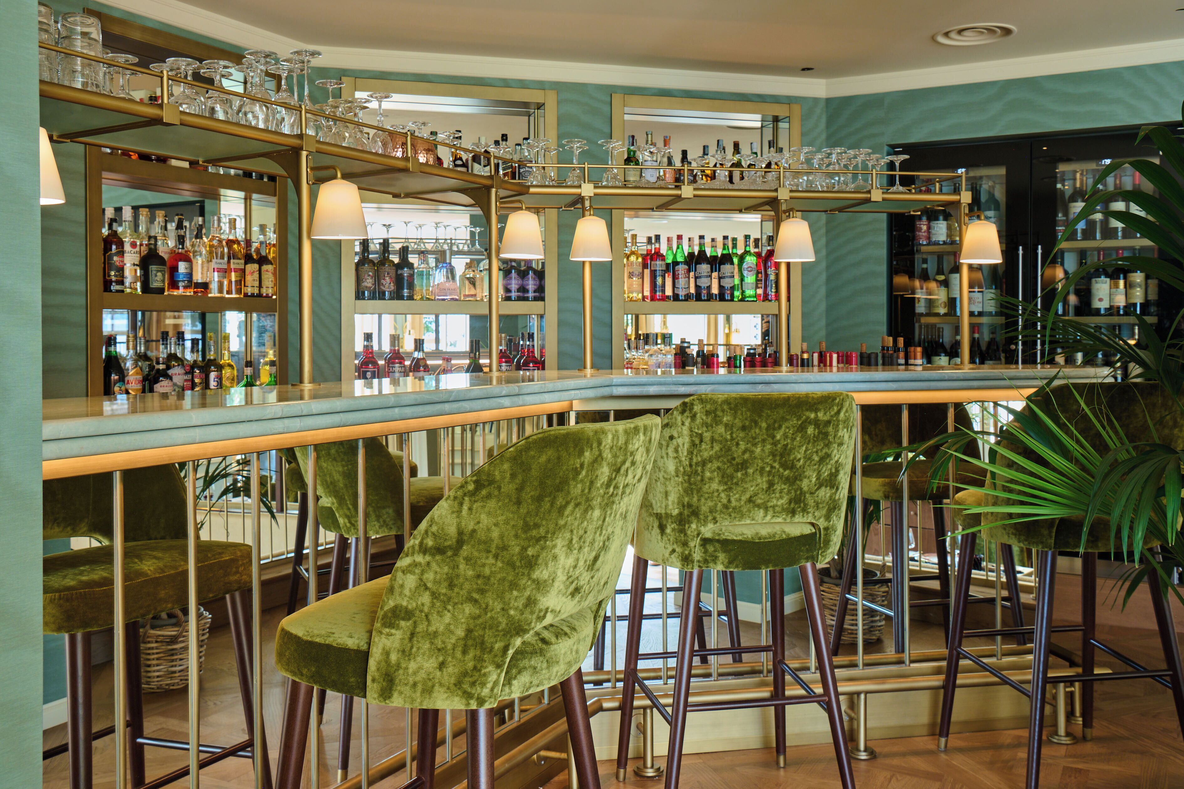 lunch, dinner served; italian cuisine, al fresco dining