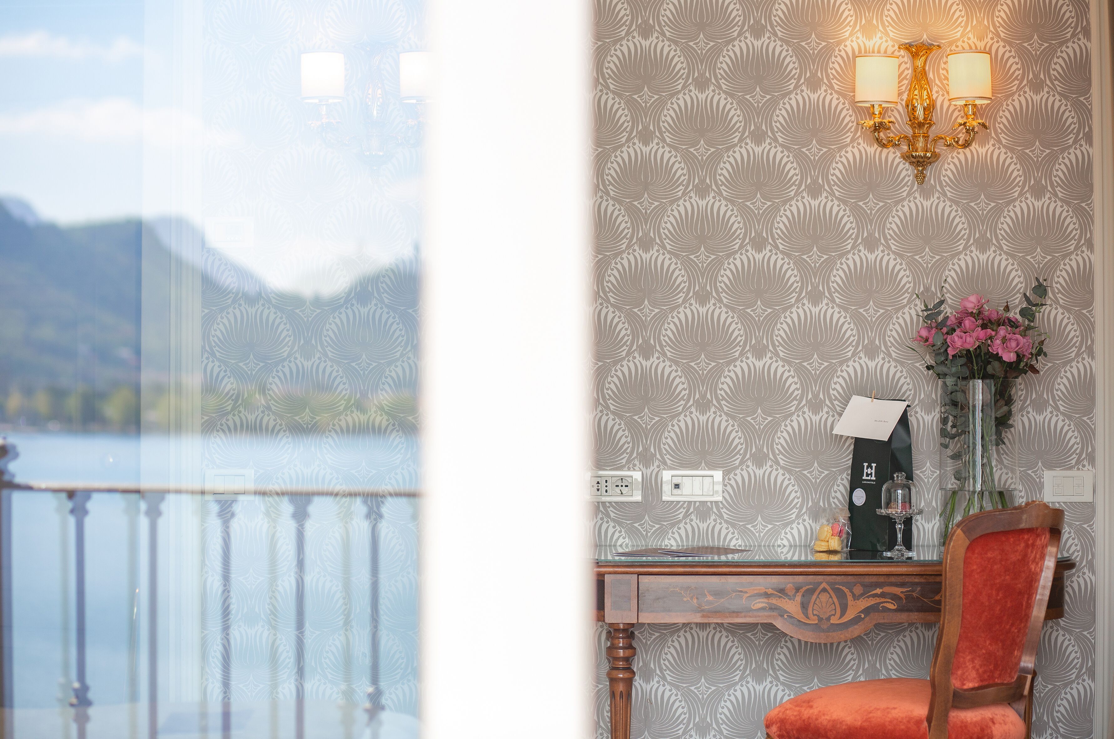 deluxe double room | in-room safe, soundproofing, free wifi, bed sheets