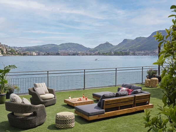 Grand-Suite, 2 Schlafzimmer, Seeblick | Terrasse/Patio