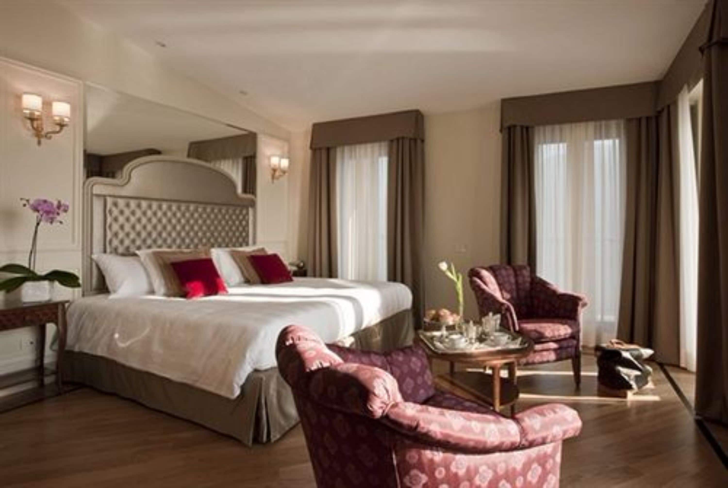 junior suite | in-room safe, soundproofing, free wifi, bed sheets