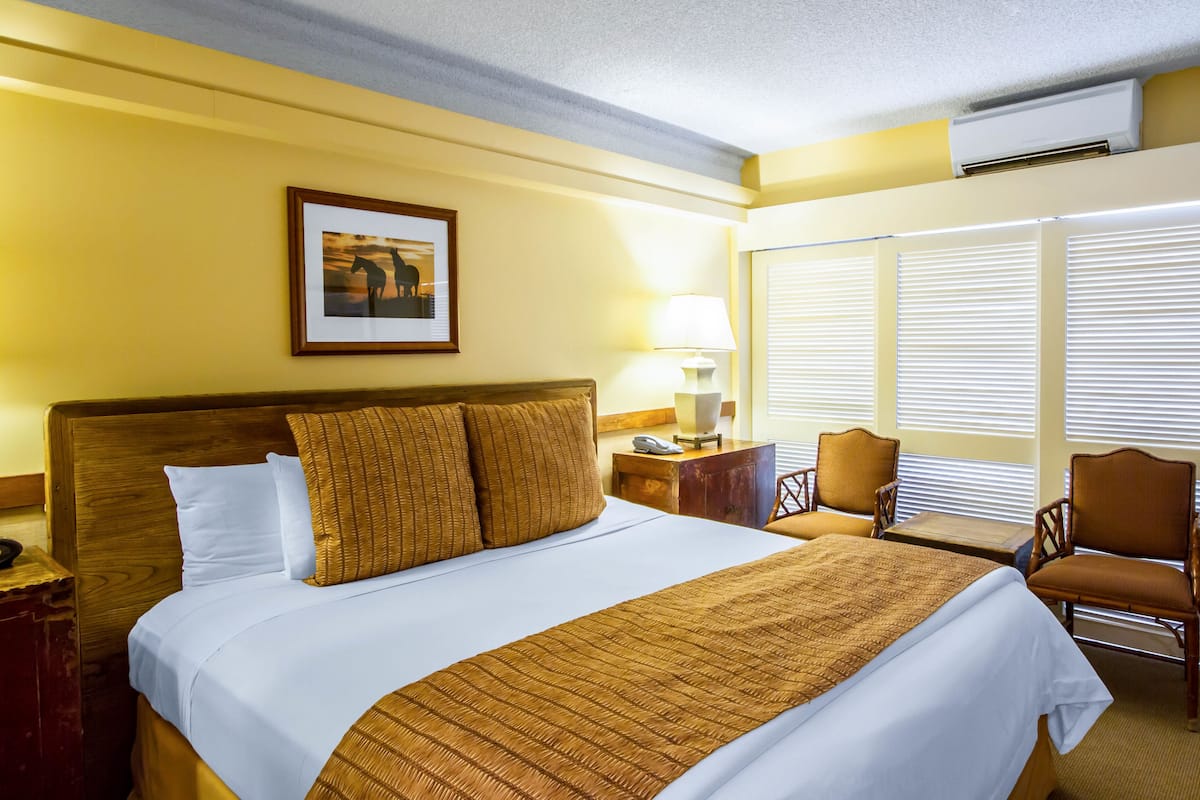 Premium bedding, pillowtop beds, in-room safe, iron/ironing board