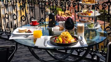 Free daily full breakfast