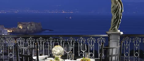 2 restaurants servant le déjeuner