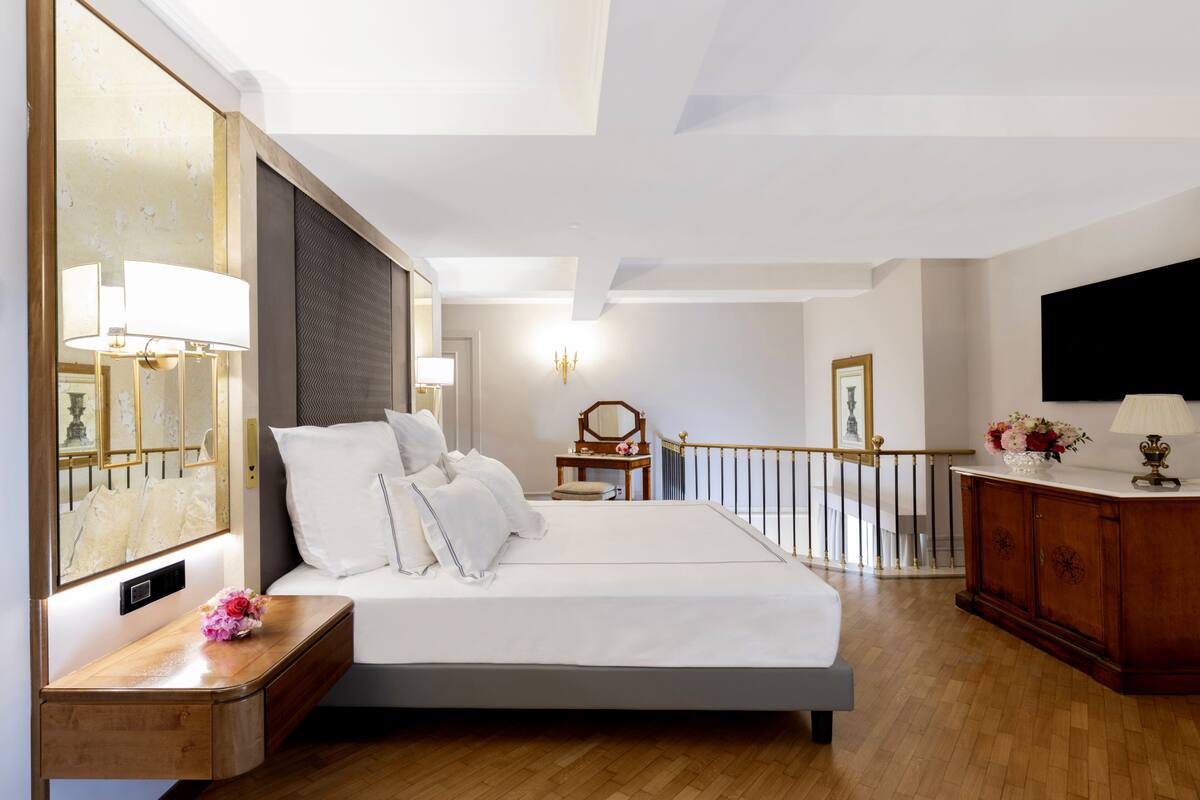 Suite, Sea View (Parkers) | Premium bedding, minibar, in-room safe, desk