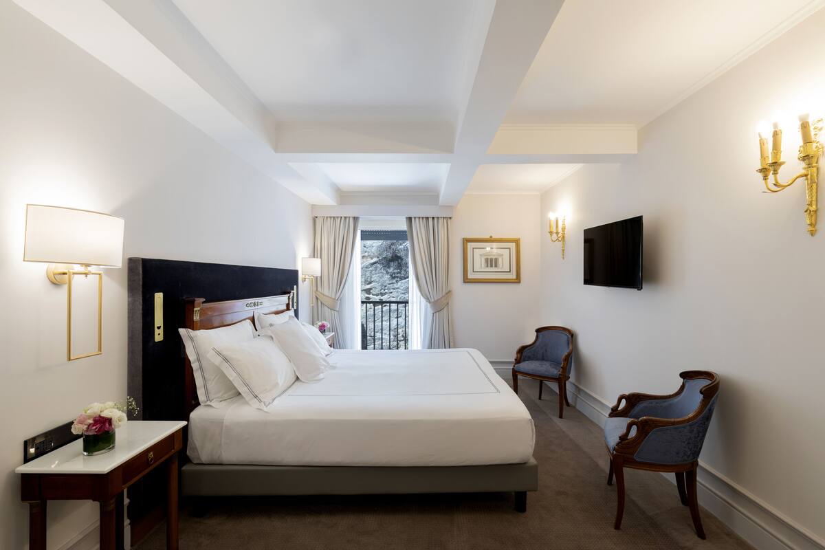 Duplex (Privilege) | Premium bedding, minibar, in-room safe, desk