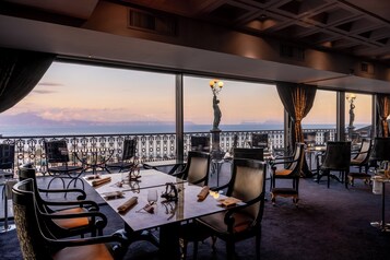 2 restaurants servant le déjeuner