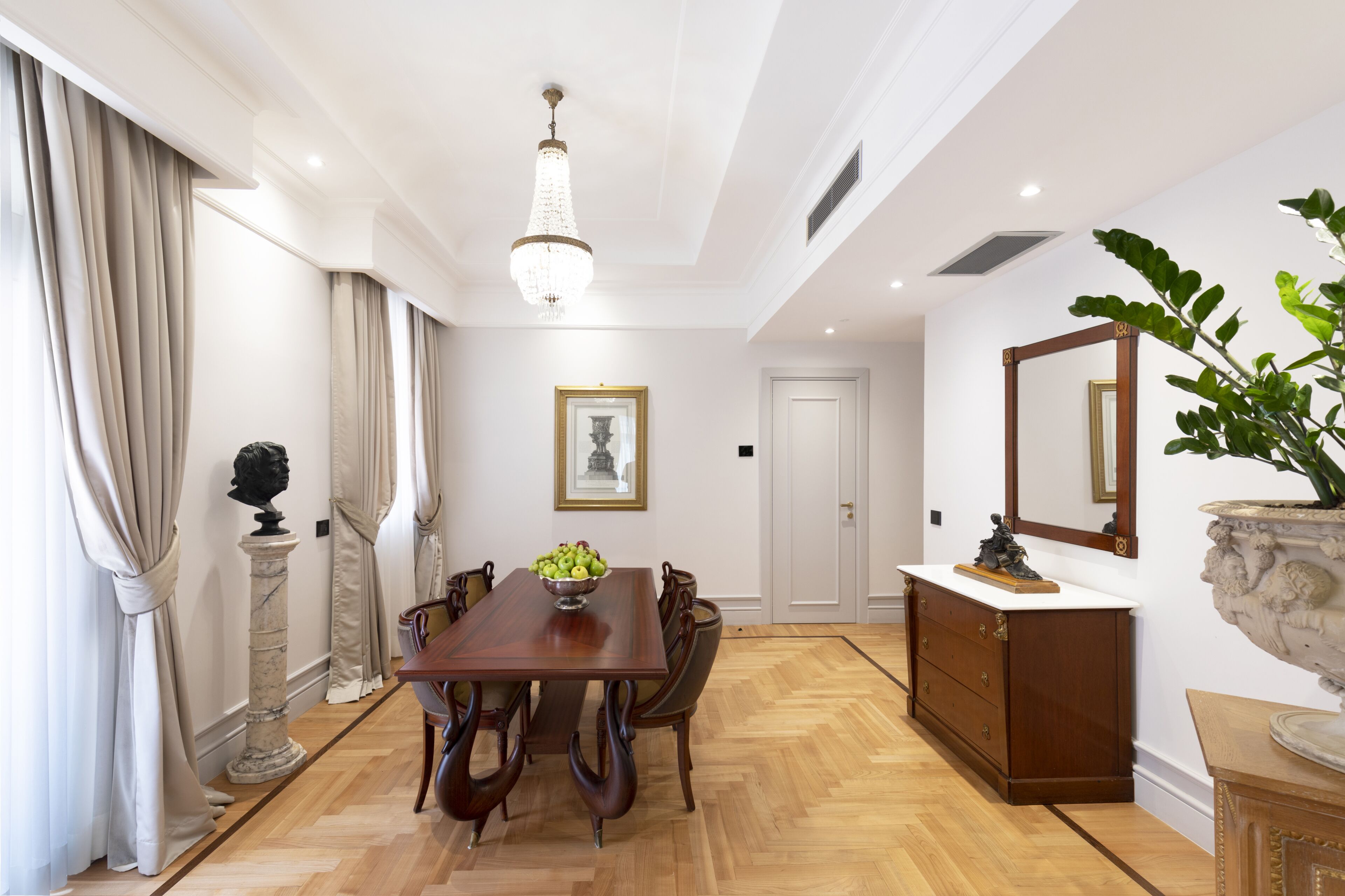 Executive Suite | Premium bedding, minibar, in-room safe, desk
