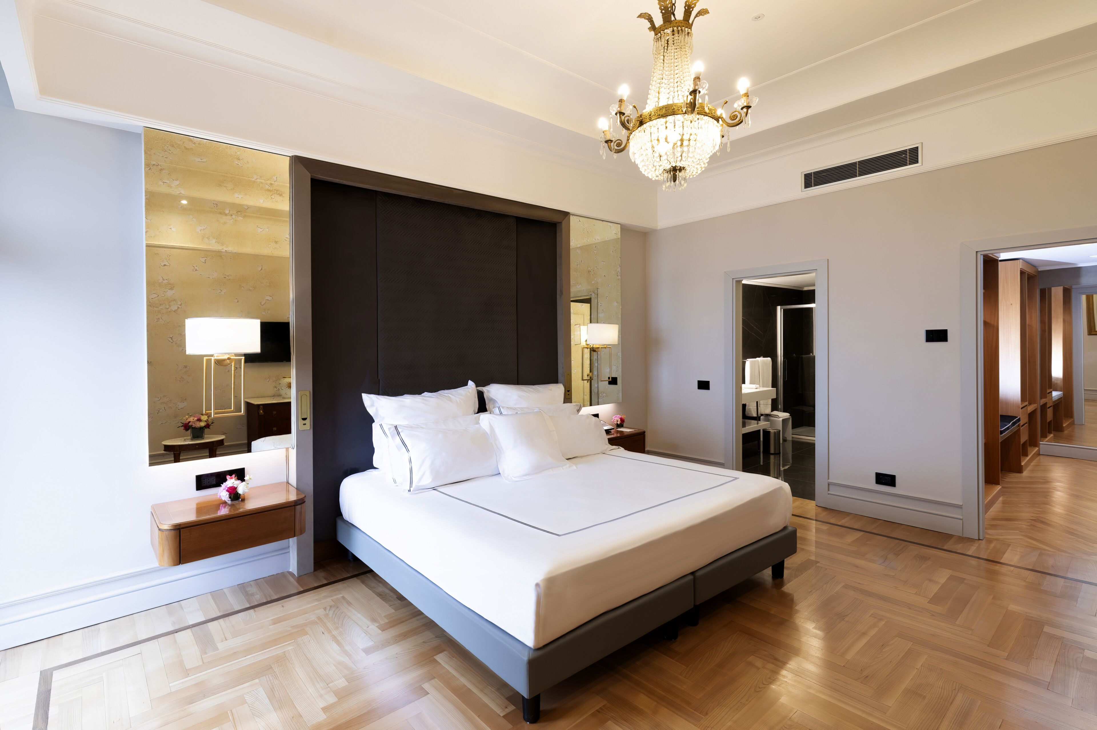 executive suite, sea view | premium bedding, minibar, in-room safe, individually decorated