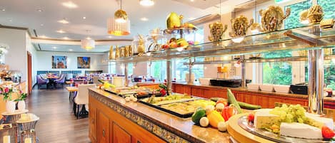 Frukostbuffé varje dag (EUR 17 per person)