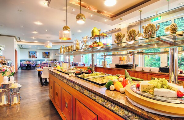 Desayuno buffet todos los días (EUR 17 por persona) 